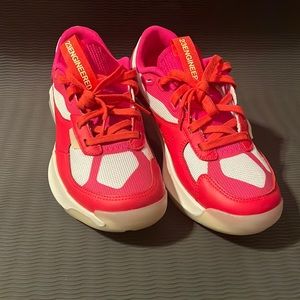 Brand New Women’s Jordan Air 200E Size 7.5